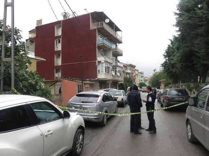 Kadıköy'de polis memurunun evinin kapısına bomba konuldu