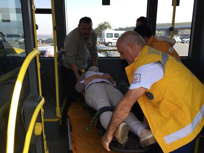 Kaza yapan metrobüste yaralının çantası çalındı