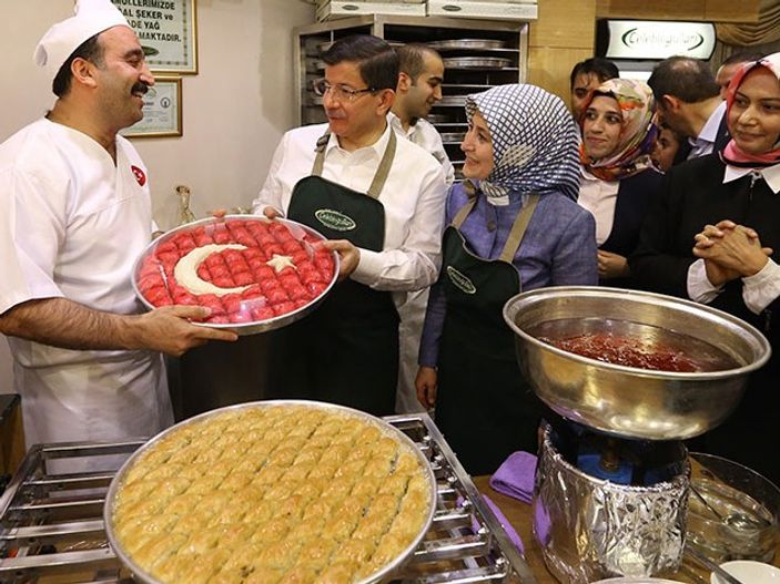 Başbakan Davutoğlu Gaziantep'te vatandaşla buluştu