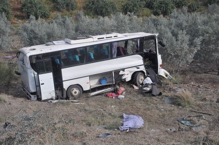 Minibüs şarampole yuvarlandı: 2 ölü 16 yaralı