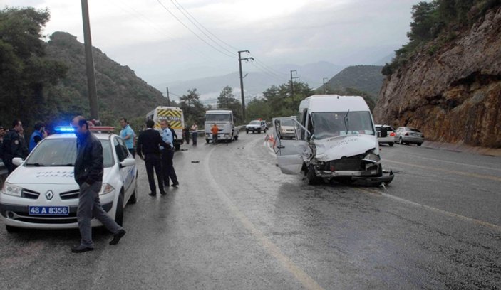 Muğla'da trafik kazası: 13 yaralı