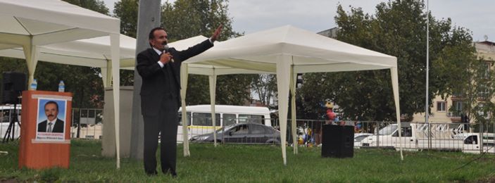 Bursa'da boş meydanda tek kişilik miting