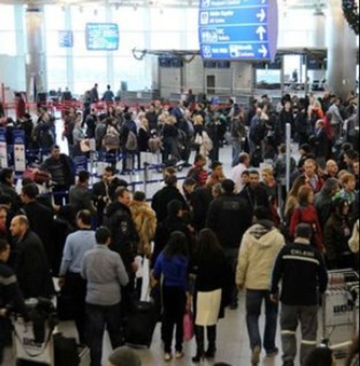 Atatürk-Sabiha Gökçen havalimanlarında pasaport krizi