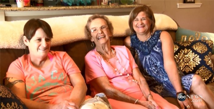 Evlatlık verilen ikizler 54 yıl sonra ailesini buldu