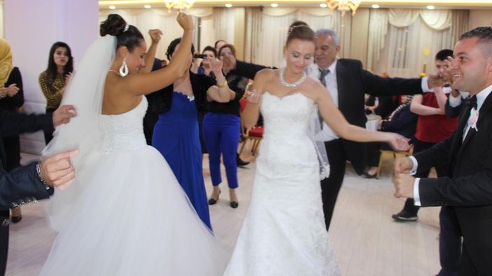 Ukrayna'da tanışan ikizler Kırıkkale'de evlendi