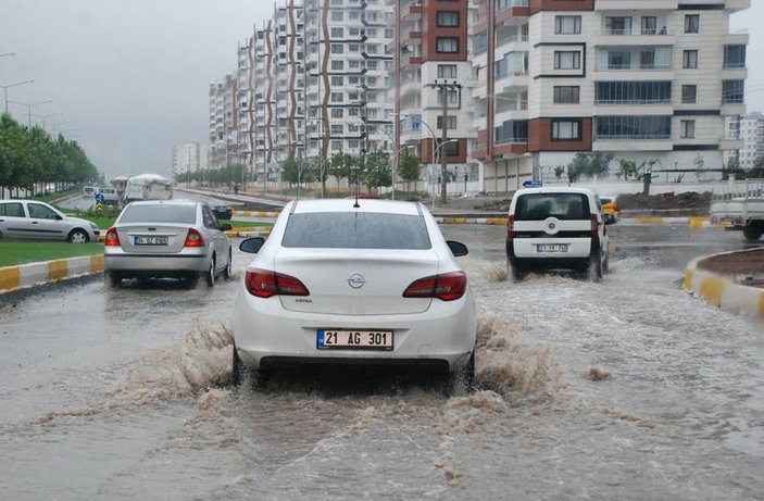 Diyarbakır'da sağanak yağış