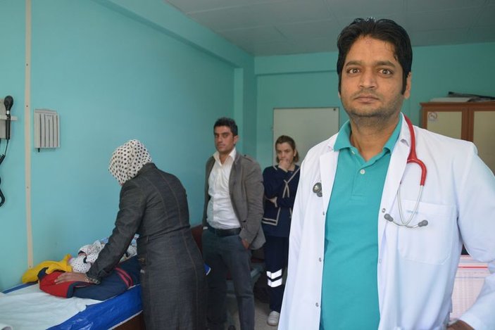 Yılın doktoru seçilen Nepalli terör nedeniyle istifa etti