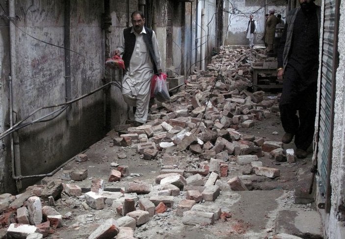 Afganistan'da 7,6 büyüklüğünde deprem