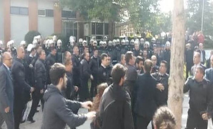 Anadolu Üniversitesi'nde HDP afişi gerginliği