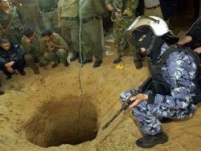 Mısır Gazze'ye çıkan 12 tüneli daha yıktı