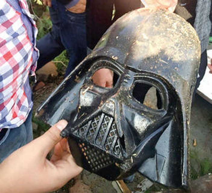 IŞİD'çilerin evinden Darth Vader maskesi çıktı