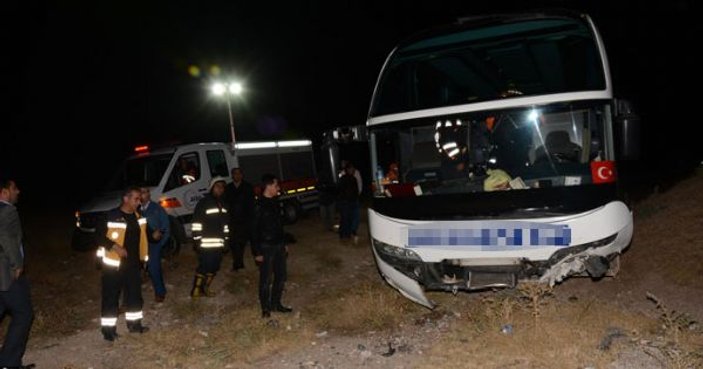 Yolcu otobüsü şarampole uçtu: 18 yaralı
