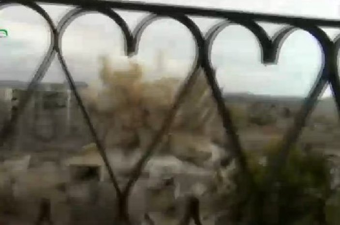 Suriye'de füze kameraya çekenin yakınına düştü İZLE