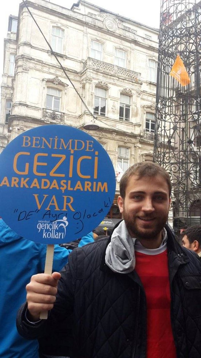 AK Partili gençler İstiklal Caddesi'nde yürüdü