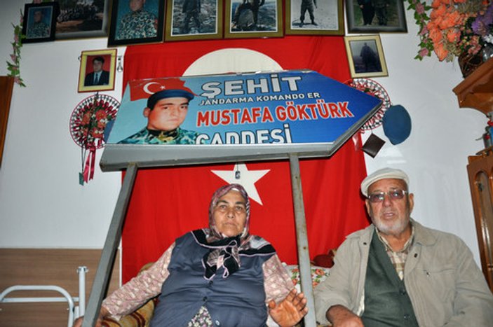 HDP pankartının altında kalan şehit tabelası söküldü
