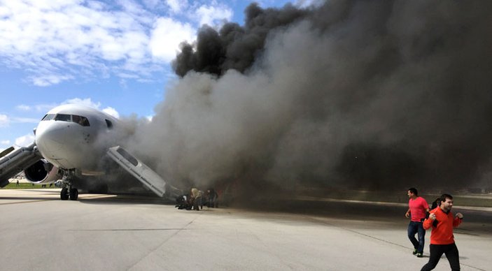 ABD'de yolcu uçağında yangın çıktı: 15 yaralı