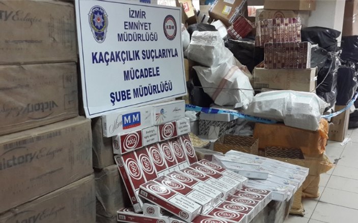 İzmir'de TIR dolusu kaçak sigara ele geçirildi