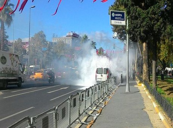 Vatan Caddesi'nde otomobil alev alev yandı