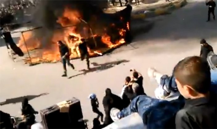 İran'da şiilerin matem çadırı yandı