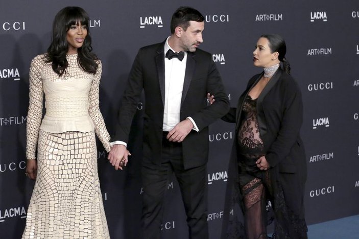 Kim Kardashian transparandan vazgeçmedi