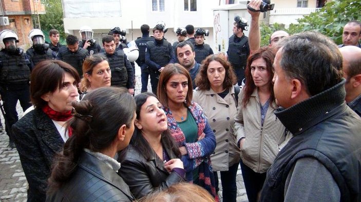 Emniyet yetkilisi HDP'li vekilleri Silvan'a sokmadı