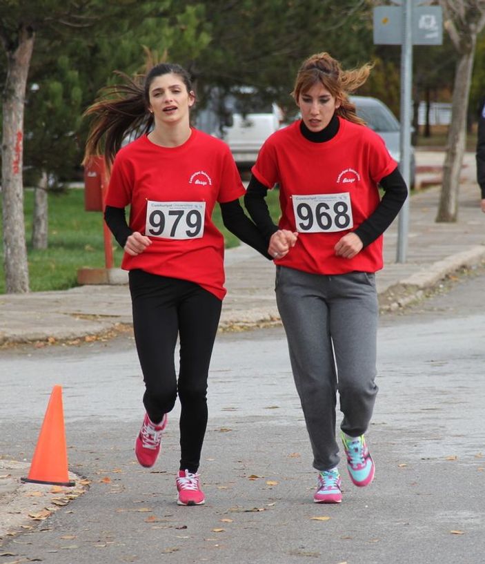 Sivas'ta Ata'ya saygı koşusu