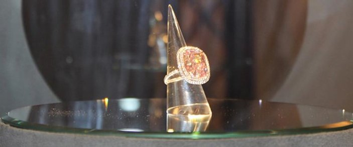Pembe elmas 28,7 milyon İsviçre frangına satıldı