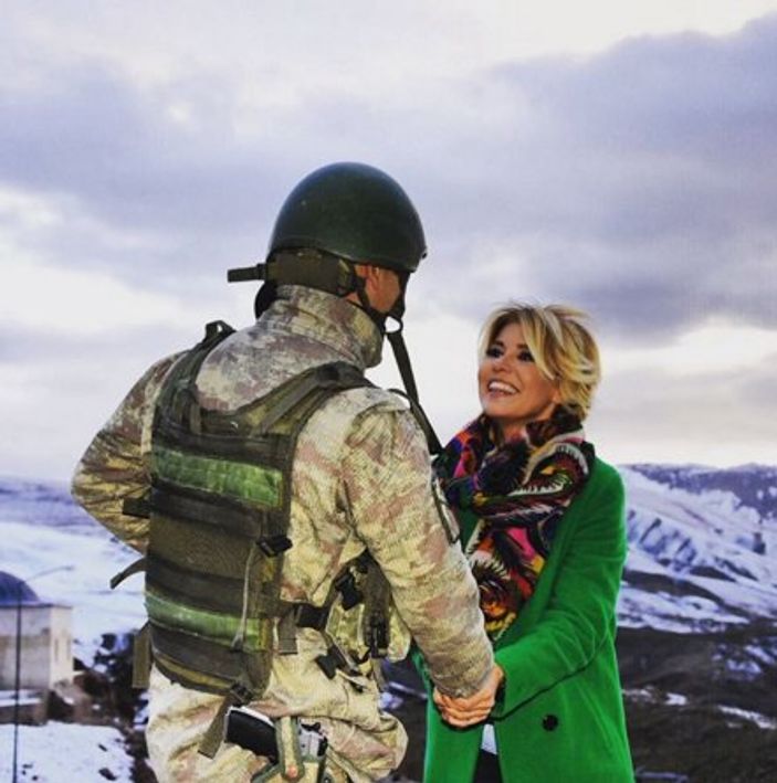 Gülben Ergen'den Mehmetçikli paylaşım