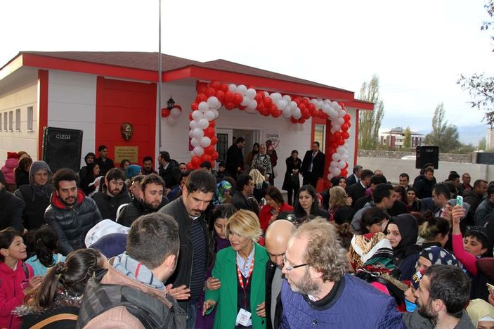 Gülben Ergen'den Mehmetçikli paylaşım