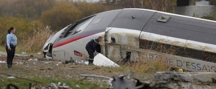 Fransa'da hızlı tren raydan çıktı: 7 ölü