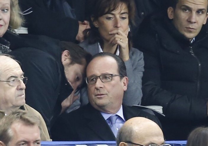 Hollande Paris'teki saldırıları böyle haber aldı