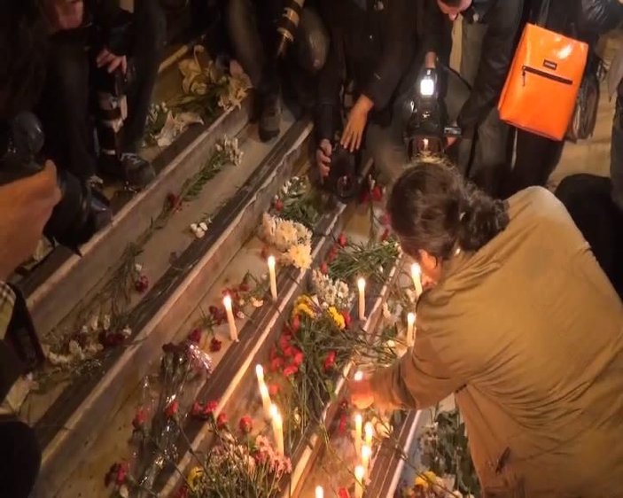 Taksim'de Paris'te ölenler için mum yaktılar