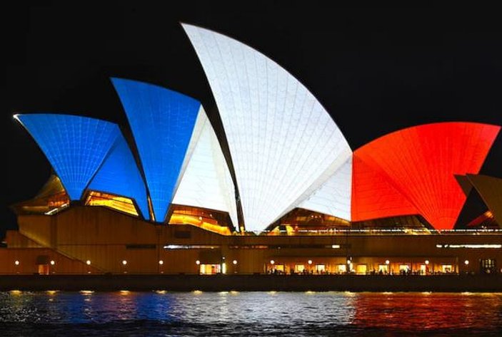 Dünya Paris'teki terör saldırısını kınıyor