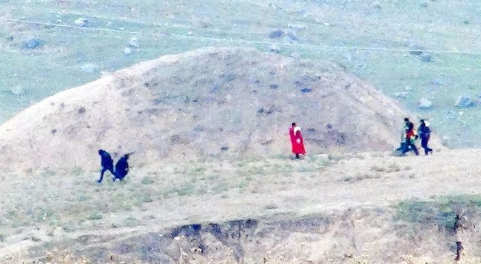 Cizre'de Çarkendal Tepesi'ndeki PKK flaması indirildi