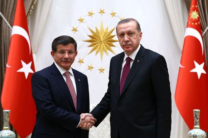 Hükümeti kurma görevi yeniden Davutoğlu'nda