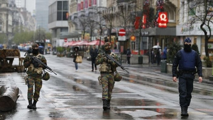 Brüksel'de terör tehdidi hayatı durdurdu
