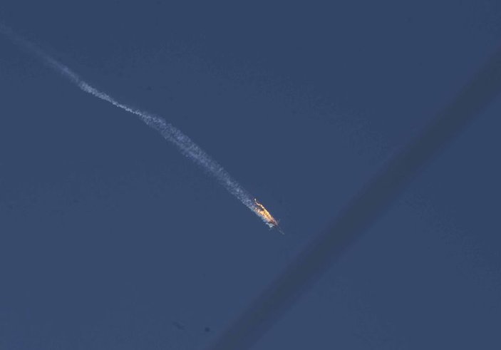 Suriye sınırında savaş uçağı düştü