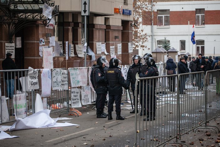 Türkiye'nin Moskova Büyükelçiliği'ne taşlı saldırı