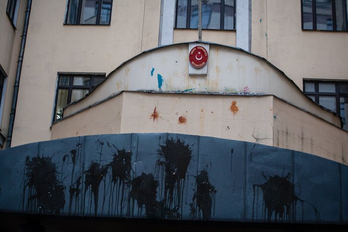 Türkiye'nin Moskova Büyükelçiliği'ne taşlı saldırı