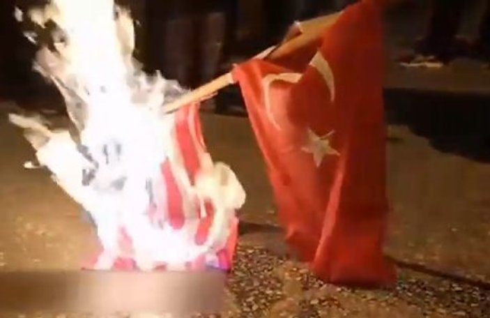 Rusya yanlısı Rumlar Türk bayrağını yaktı İZLE