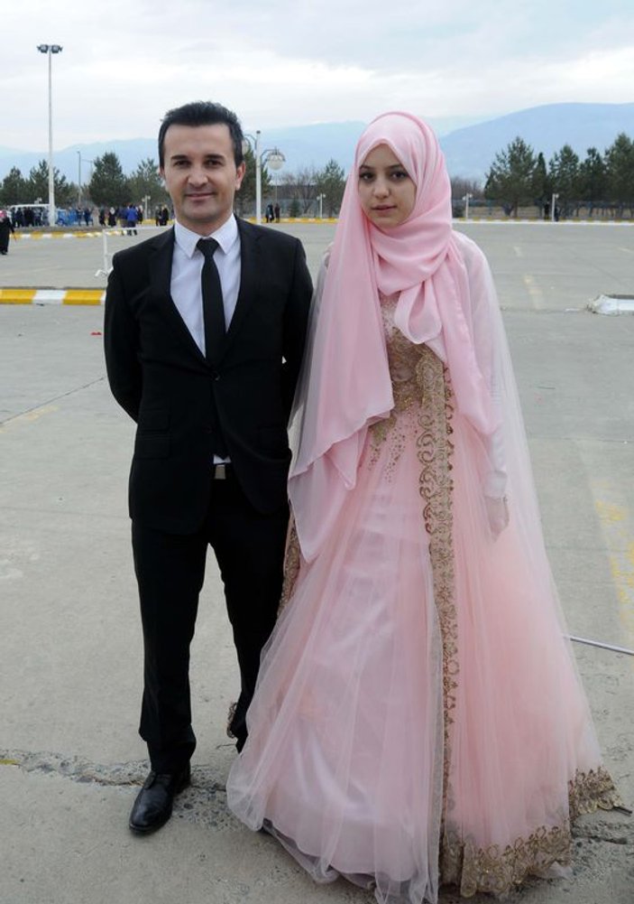 Düğün öncesi Erdoğan'ı karşılamaya gittiler