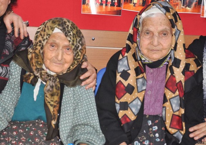İkiz nineler 101 yaşına girdi