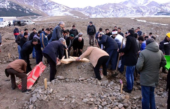 Erzurum'da bin 800 mezar kazıldı