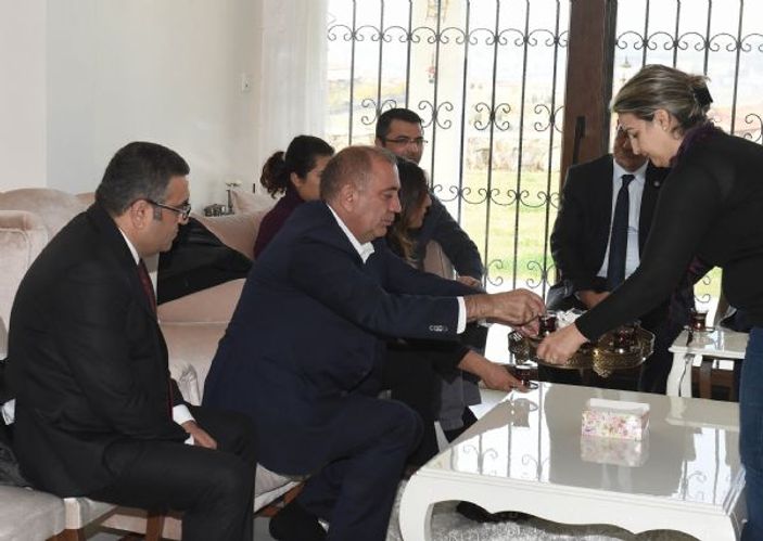 CHP'liler Tahir Elçi'nin evini ziyaret etti