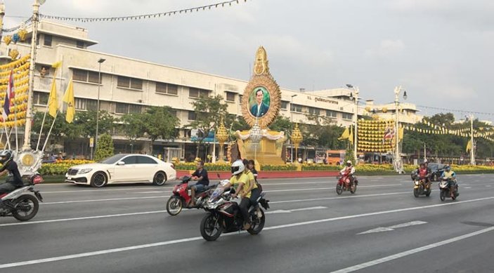 Tayland'da Kralın doğum günü kutlandı
