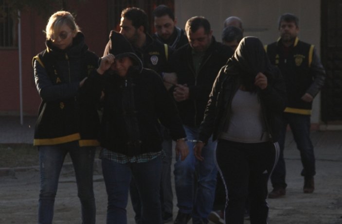 Adana'da analı kızlı fuhuş çetesine şafak operasyonu