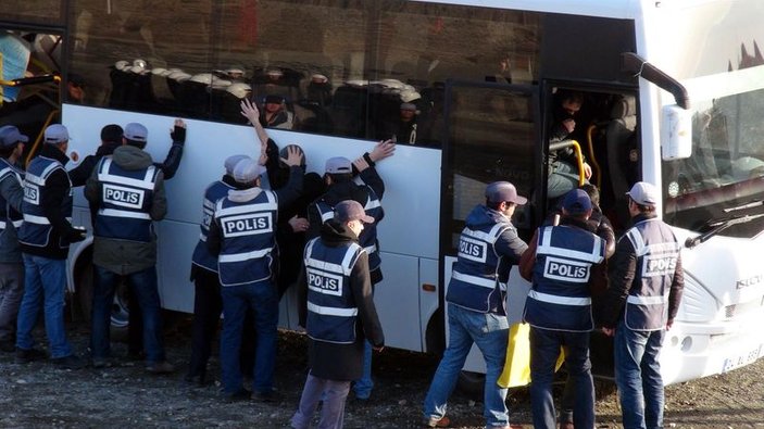 Erzincan'da slogan atan polislere polis müdahalesi