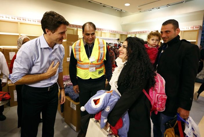 Kanada Başbakanı mültecileri havaalanında karşıladı