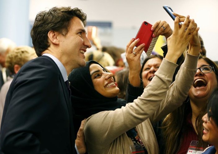 Kanada Başbakanı mültecileri havaalanında karşıladı