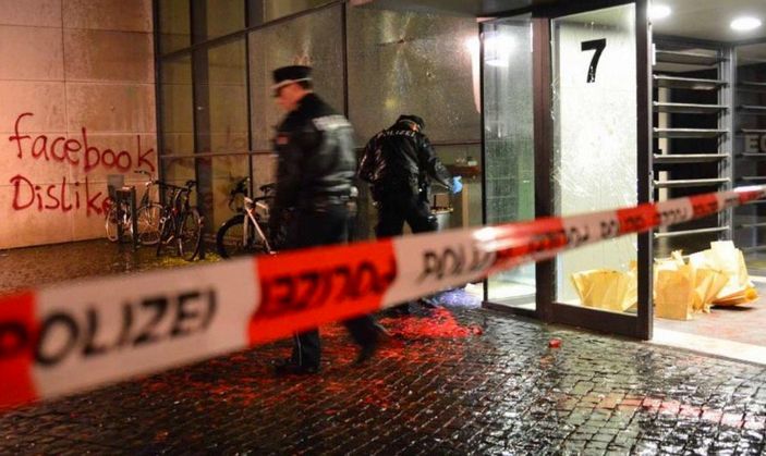 Almanya'da Facebook merkezine saldırı